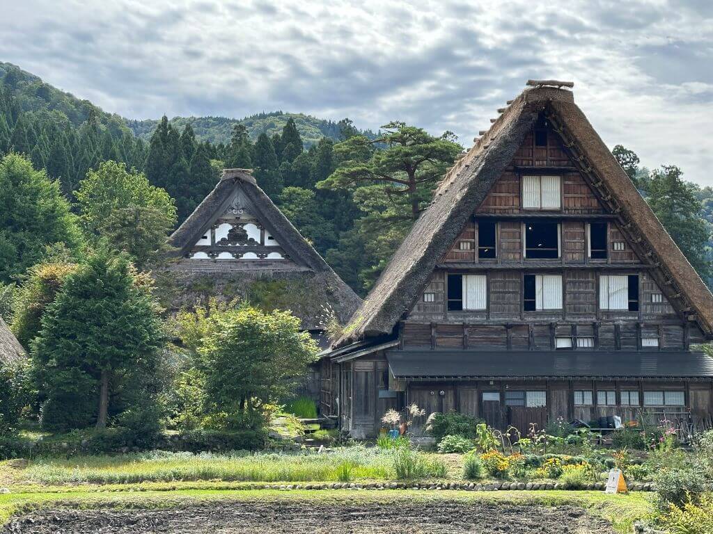 Two Gassho-Zukuri Houses In Ogimachi And Ainokura