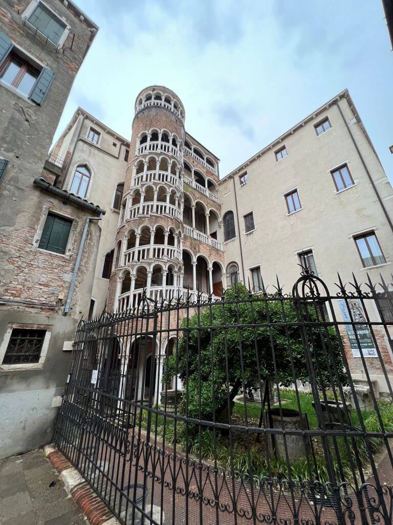 Palazzo Contarini Del Bovolo