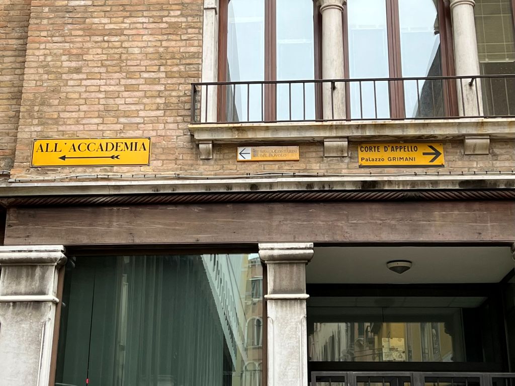 Road Signs Pointing The Direction To Venice's Landmarks